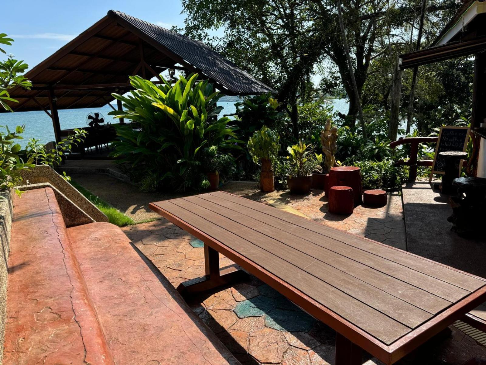 Buri Hut Natural Koh Mak